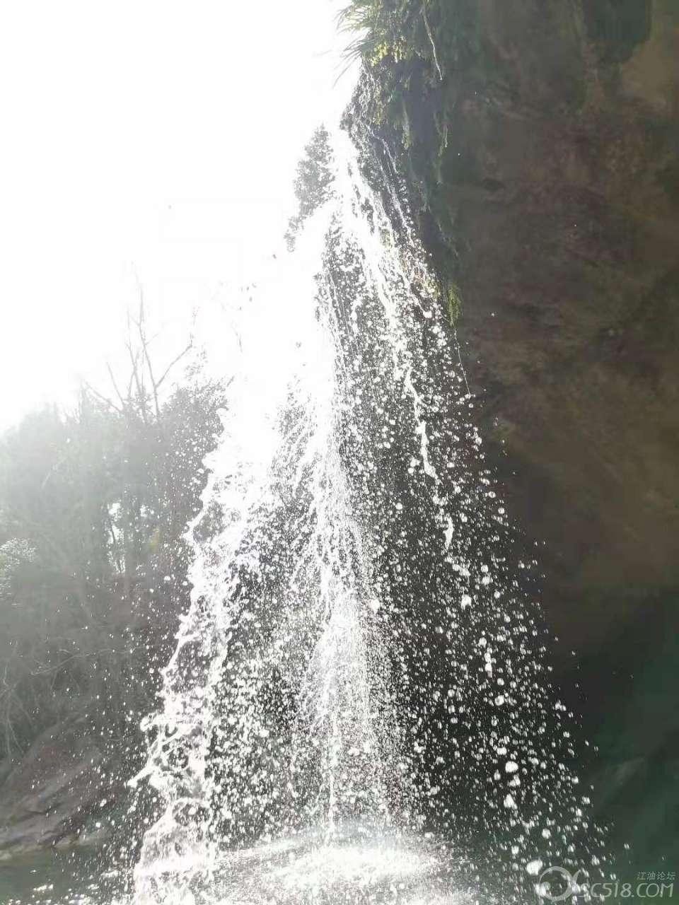 山东男篮涉险击败倒数第一,吉伦沃特末节坐板凳,焦海龙又香又臭